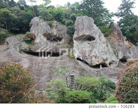 Ishikawa Nada Temple odd rock 516283