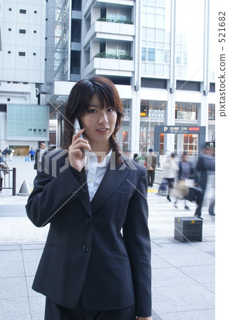 Slow shutter "Mobile and business woman" 521682