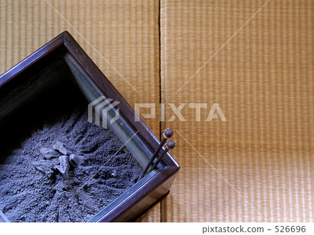 榻榻米和火盆 526696