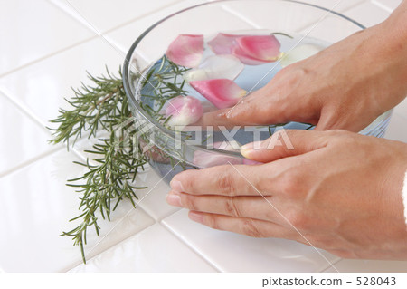A bath A bath 528043