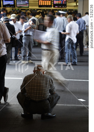 老人 熙熙攘攘 人群 528236