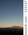 Mt. Fuji illuminated by the morning sun 529197