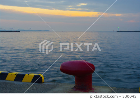 Morning harbor 530045