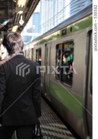 A salaried worker on commuting 530582