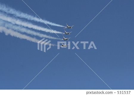 Contrail 531537