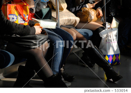 The interior of a suburban morning was crowded with college students ... The interior of a suburban morning was crowded with college students ... 533054