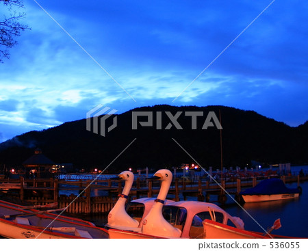 Lake Chuzenji 2 in the morning too 536055