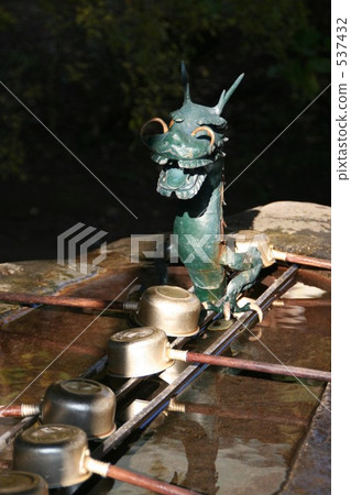 Dragon's hand water pot 537432