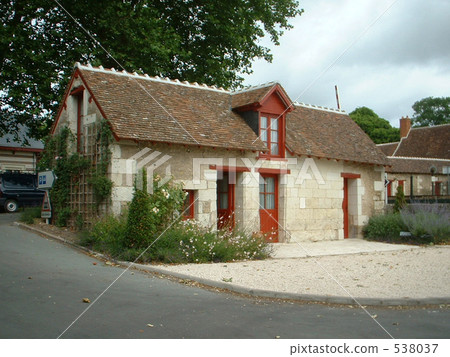 House in the outskirts of Paris 538037