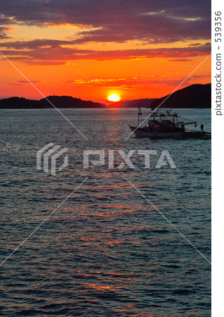 漁船 傍晚 海平面 539356