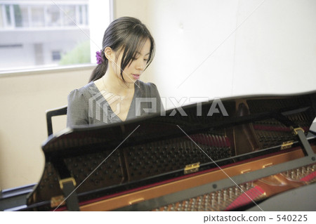 年輕女子 年輕女性 少女 540225