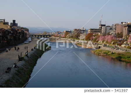Spring landscape from Kyoto Shijo Ohashi 541397