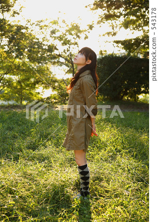 she, Young female, female 543178