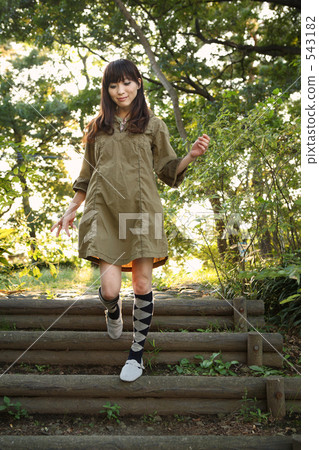 she, Young female, female 543182