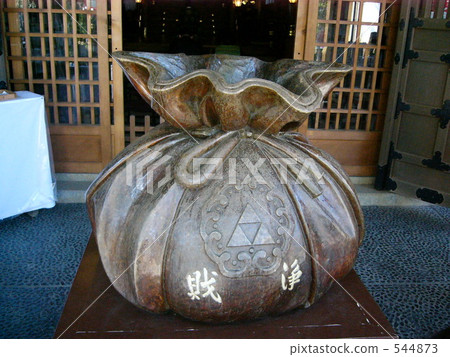 Esashima Shrine's saisen box Esashima Shrine's saisen box 544873