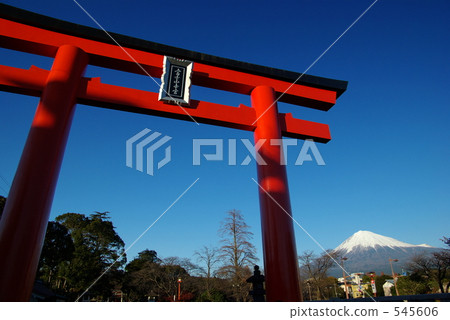 富士山和鳥居 545606