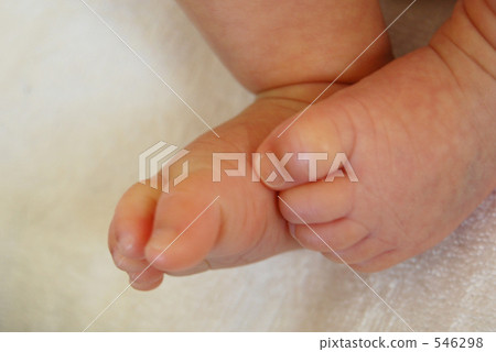 Baby's foot 546298