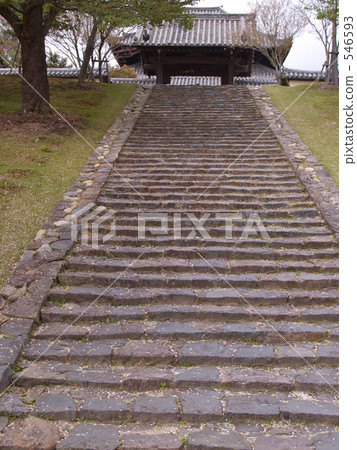 破舊的石階 546593