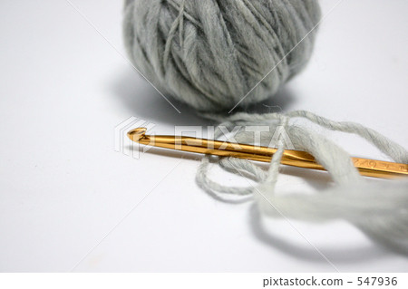 Key sticks and wool balls 547936