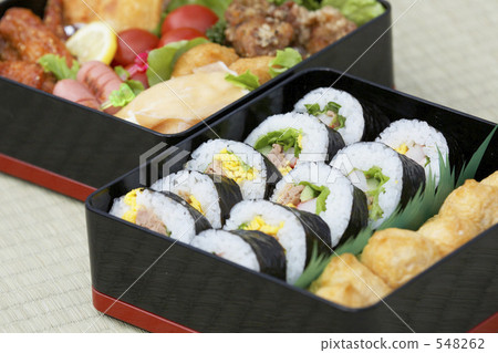 A folded packed lunch 548262