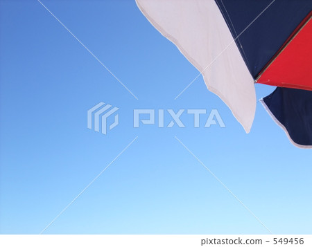 Blue sky and umbrella 549456