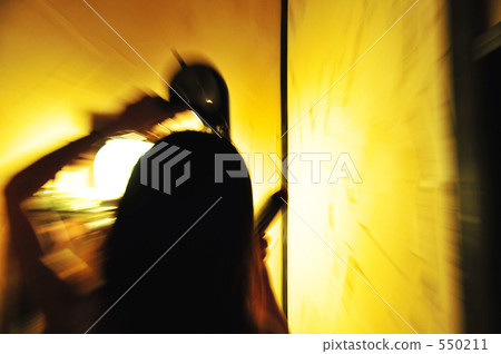 A woman drying her hair 550211