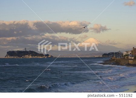 Enoshima and Mt. Fuji (from Inamuragazaki) 551192