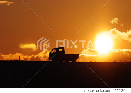 Light truck of dusk 551244