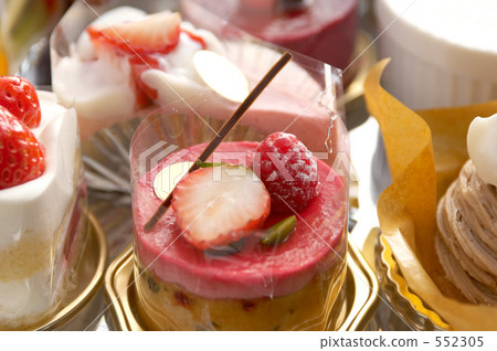 Various Suites 552305