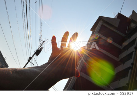 Grasp the sun 3 552917