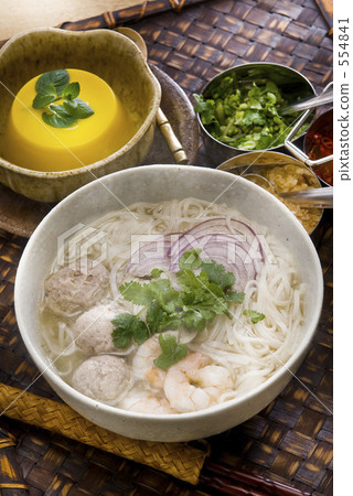 Thai-style rice noodle with meat dumplings and mango pudding Thai-style rice noodle with meat dumplings and mango pudding 554841