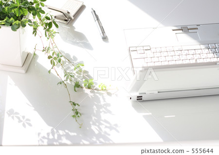 未來的商務筆記本電腦 555644