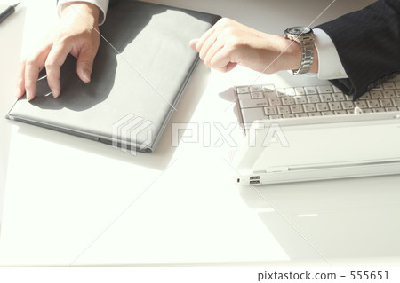 未來的商務筆記本電腦 555651