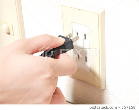 Pulling out / inserting the outlet 557159