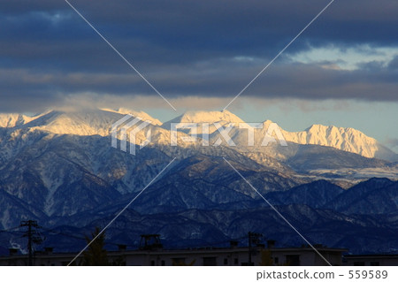 Tateyama mountain range of the snow. 559589