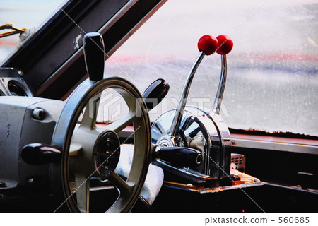 High speed boat cockpit 560685