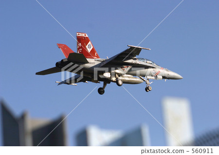 165894 超級大黃蜂 天空 560911