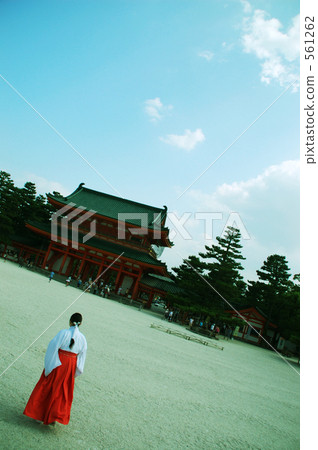 Heian Shrine and a priestess 561262