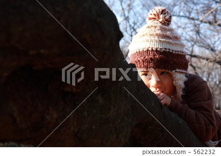 Children climbing trees 562232