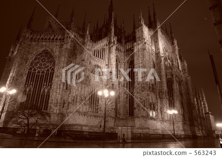 Night view of Milan Duomo 563243