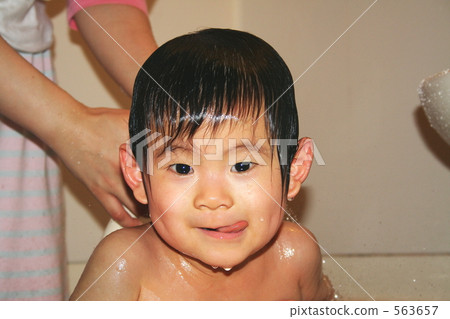 Child taking a shower 563657