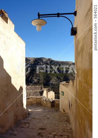 俯瞰馬泰拉市的對岸 俯瞰馬泰拉市的對岸 564021