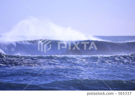 Dancing splashed waves Dancing splashed waves 565337