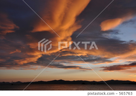New Year's Sunset 565763