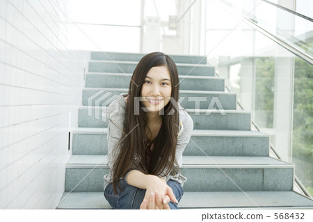 20, she, Young female 568432
