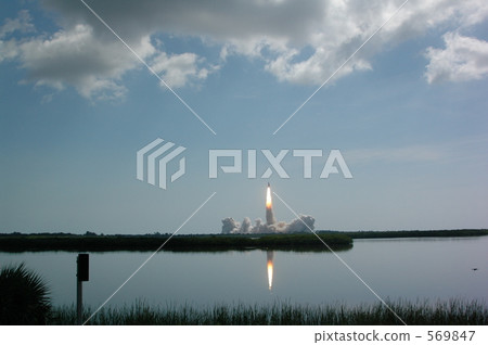 The moment of space shuttle launch The moment of space shuttle launch 569847