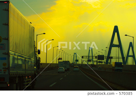 Running the twilight Running the twilight 570385