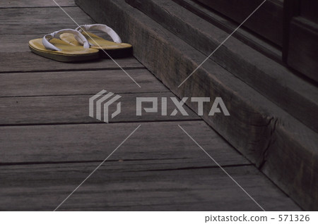 japanese sandals, corridor, passage 571326