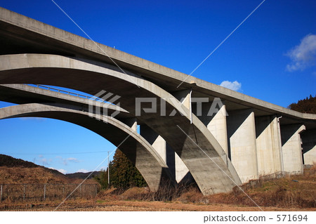 Concrete arches 571694