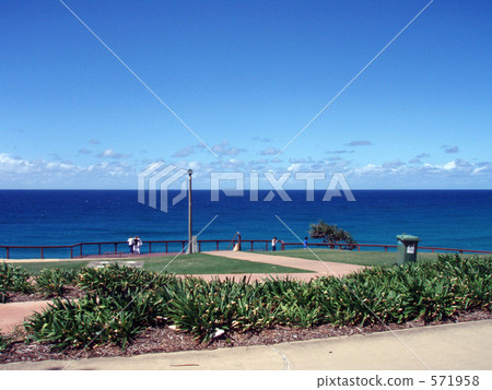 有美麗的藍天的一個公園 571958